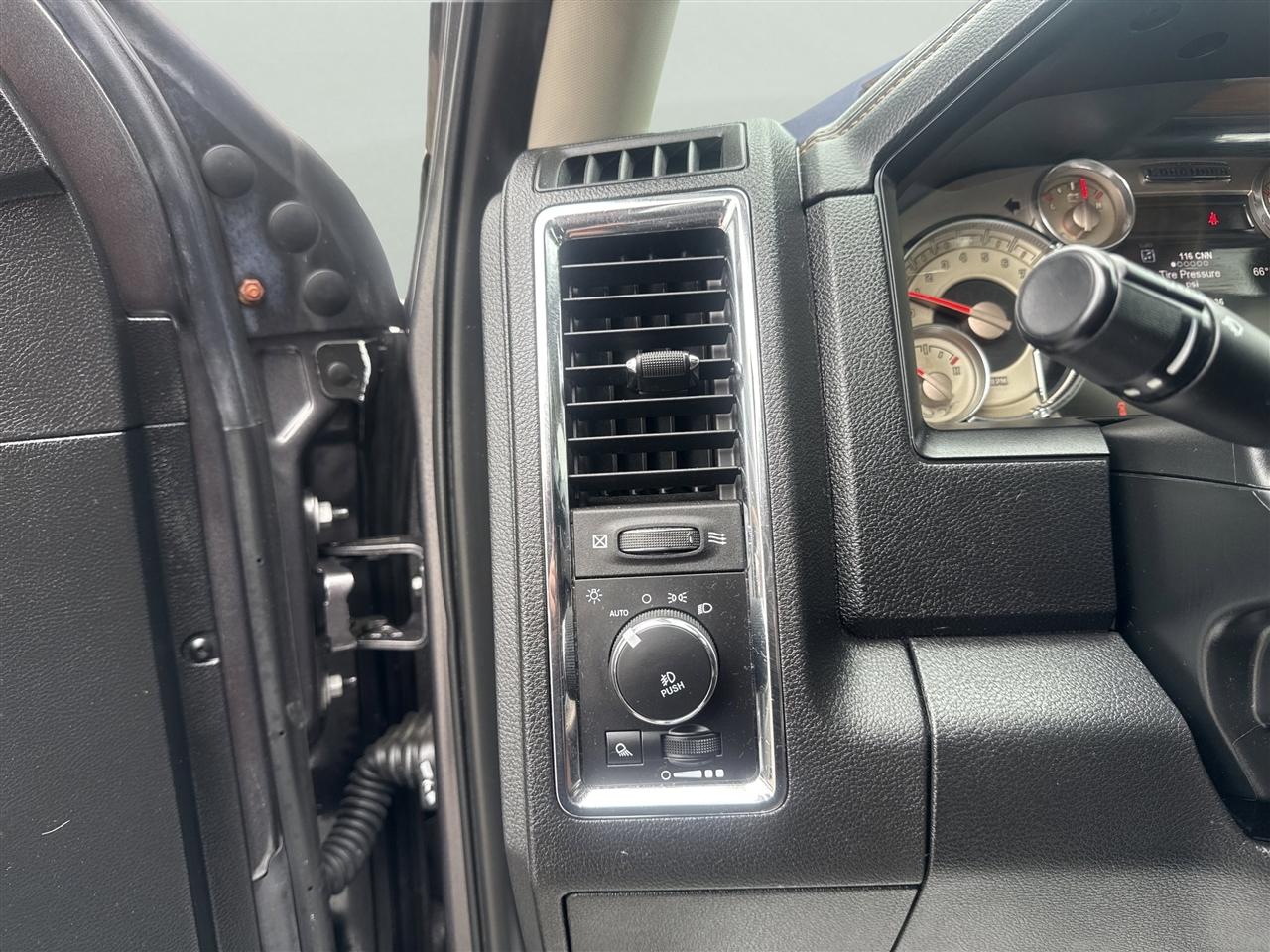 RAM 1500 Longhorn 4x4 Crew Cab 6'4" Box 2017