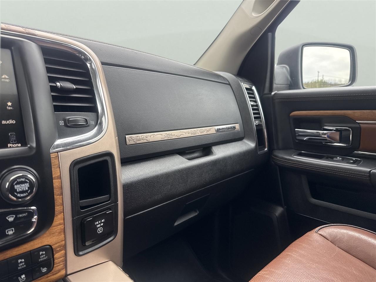 RAM 1500 Longhorn 4x4 Crew Cab 6'4" Box 2017