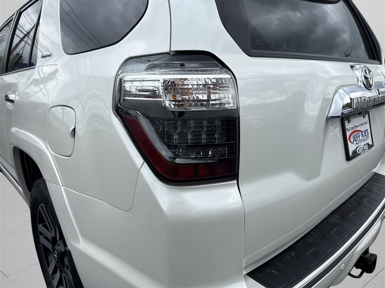 Toyota 4Runner Limited 4WD (Natl) 2022