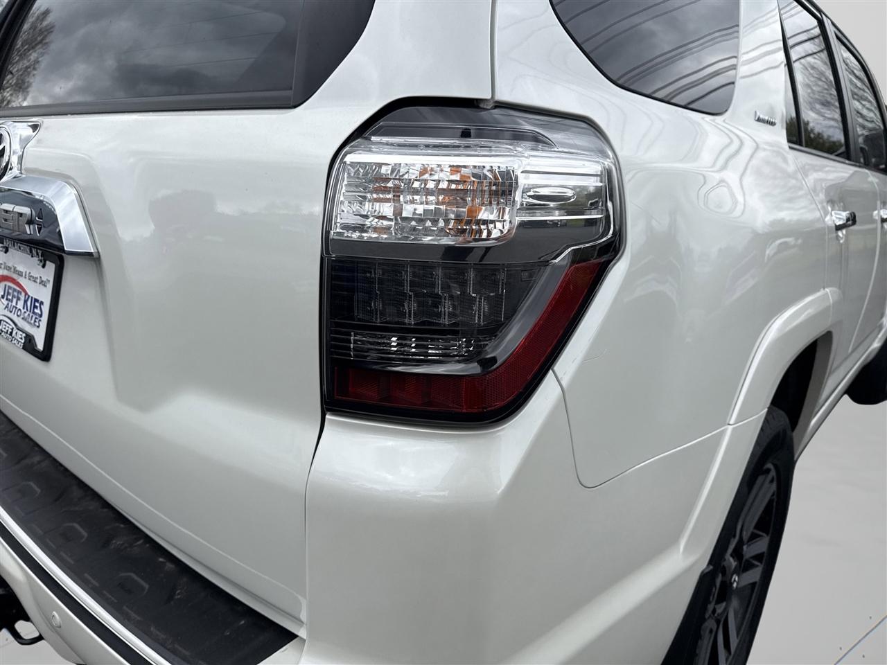 Toyota 4Runner Limited 4WD (Natl) 2022