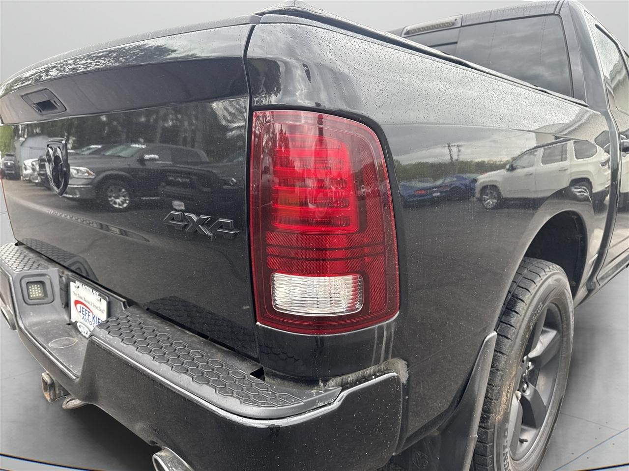 RAM 1500 4WD Crew Cab 140.5" Sport 2017