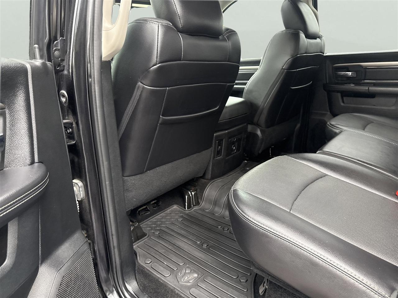 RAM 1500 4WD Crew Cab 140.5" Sport 2017