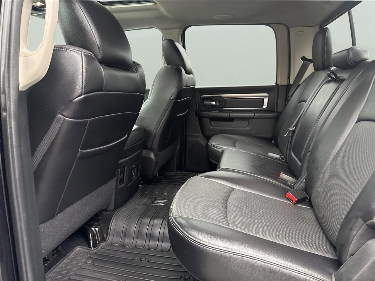RAM 1500 4WD Crew Cab 140.5" Sport 2017