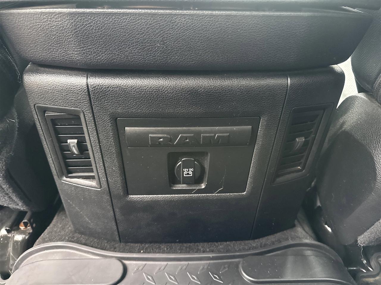 RAM 1500 4WD Crew Cab 140.5" Sport 2017