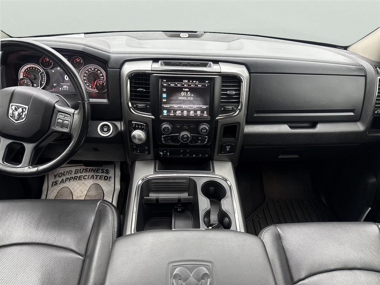 RAM 1500 4WD Crew Cab 140.5" Sport 2017