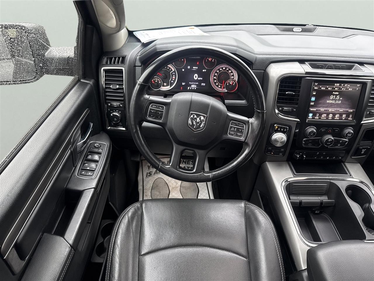 RAM 1500 4WD Crew Cab 140.5" Sport 2017