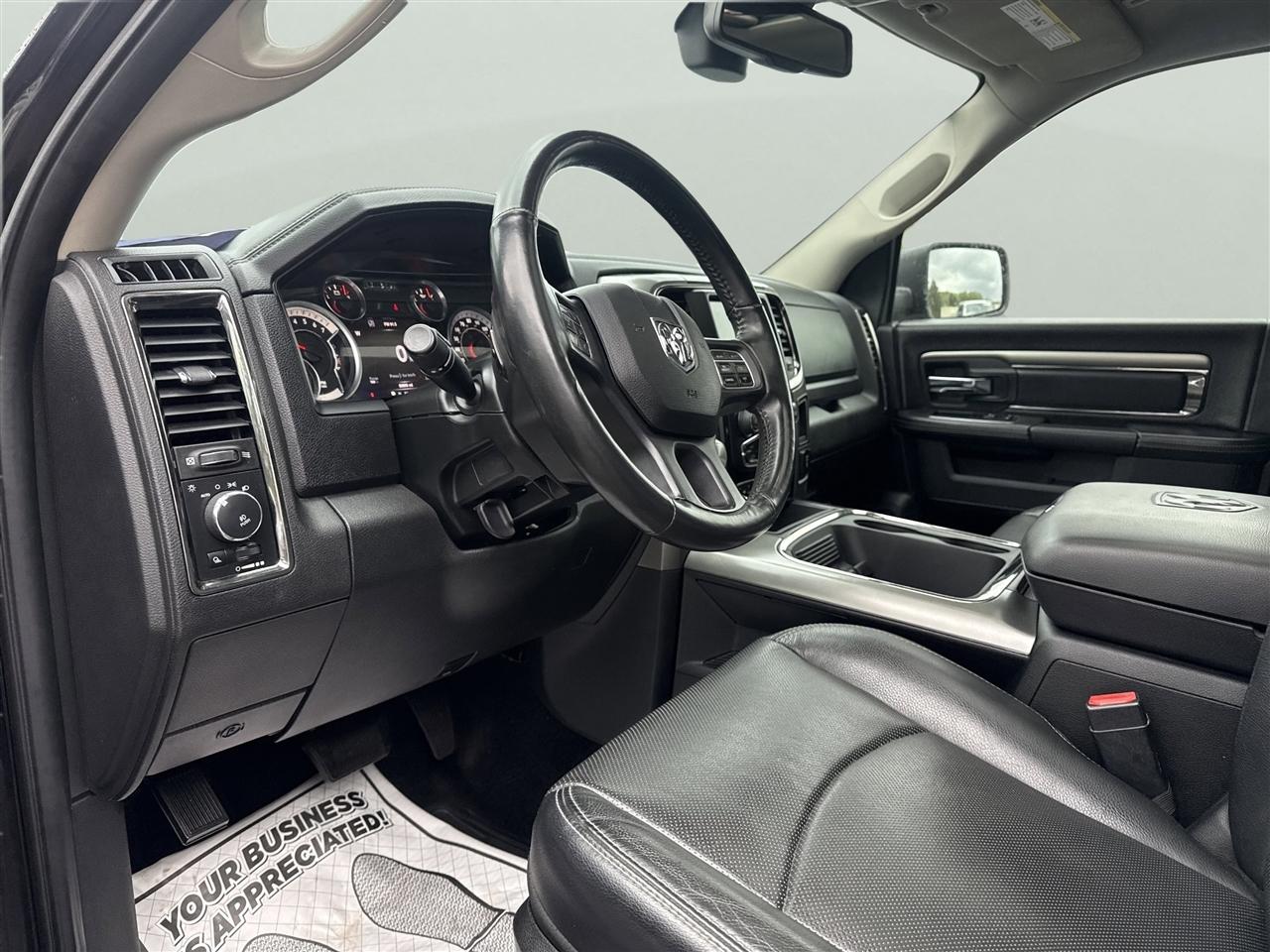 RAM 1500 4WD Crew Cab 140.5" Sport 2017