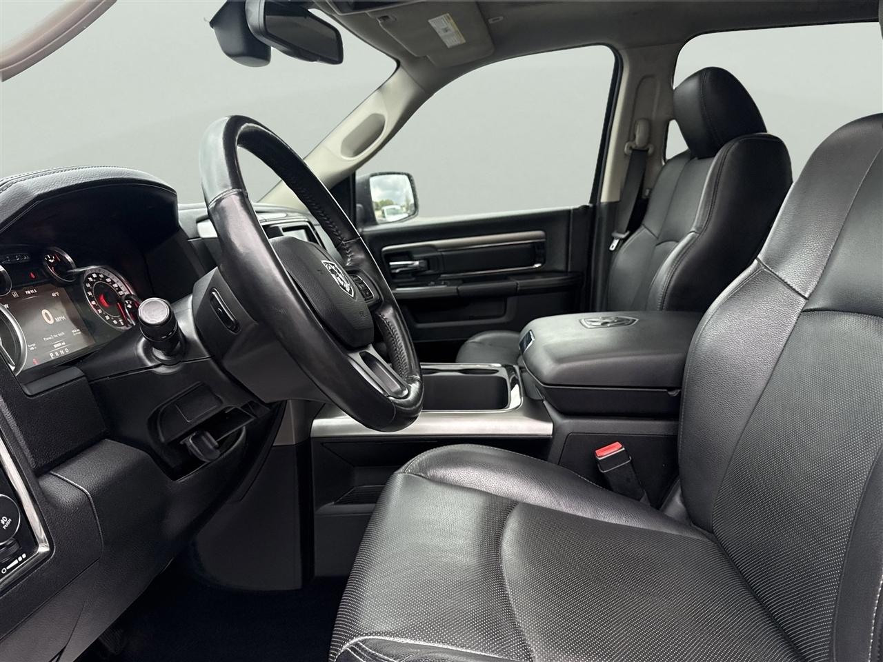 RAM 1500 4WD Crew Cab 140.5" Sport 2017