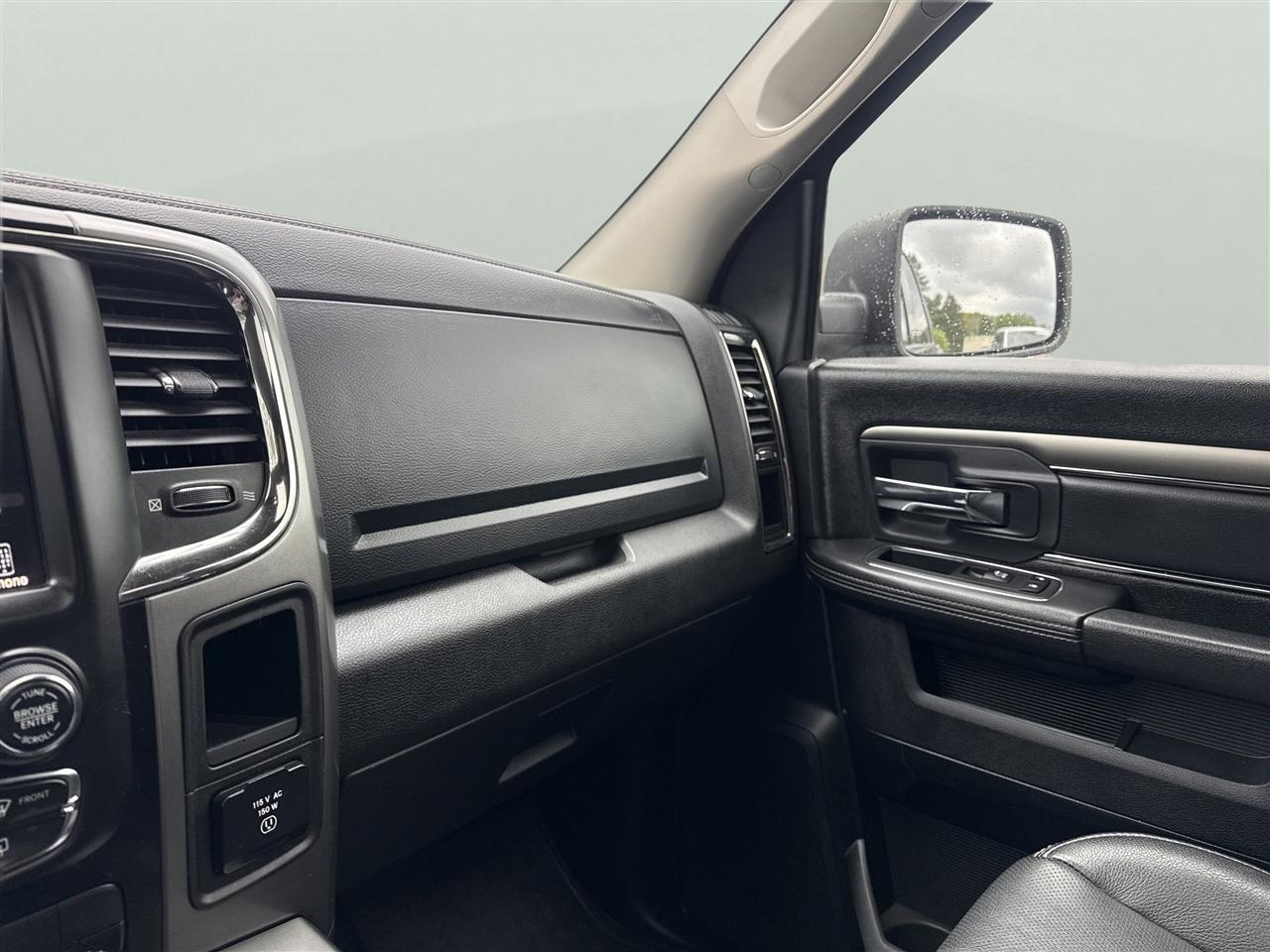 RAM 1500 4WD Crew Cab 140.5" Sport 2017