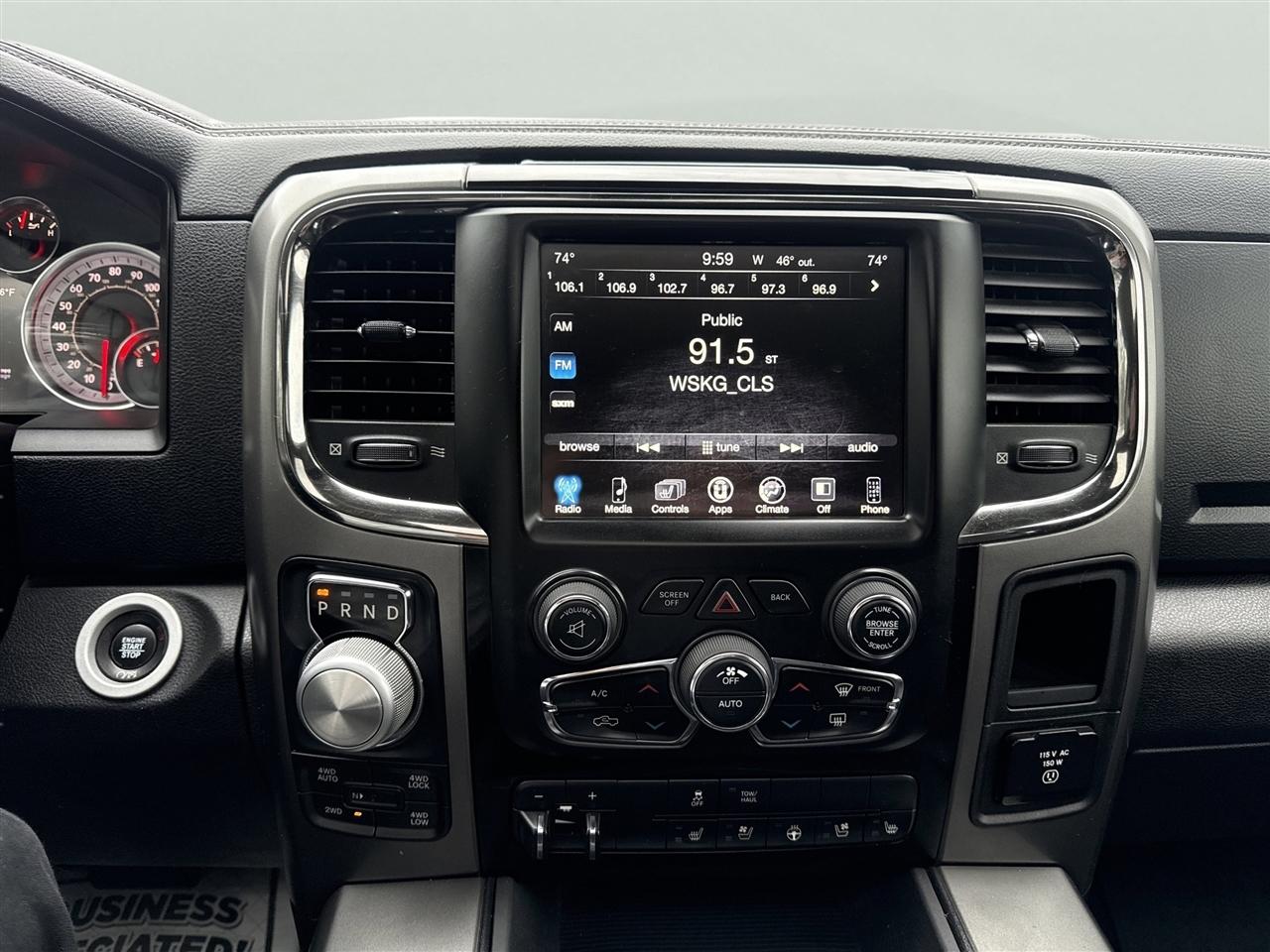 RAM 1500 4WD Crew Cab 140.5" Sport 2017