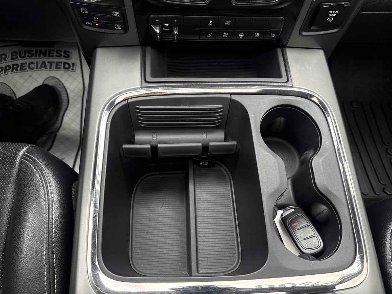 RAM 1500 4WD Crew Cab 140.5" Sport 2017