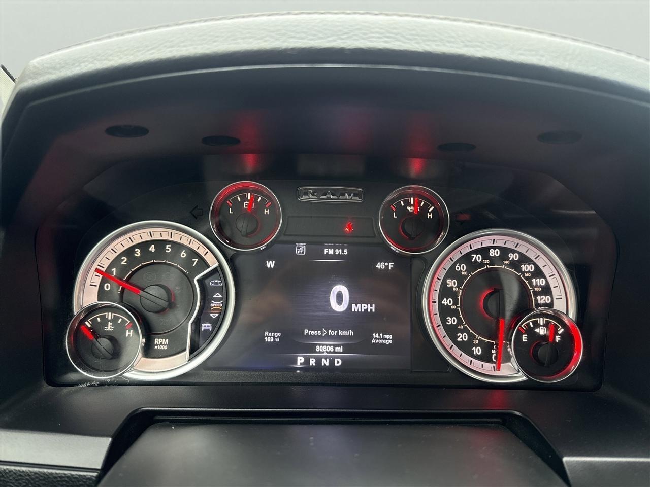 RAM 1500 4WD Crew Cab 140.5" Sport 2017