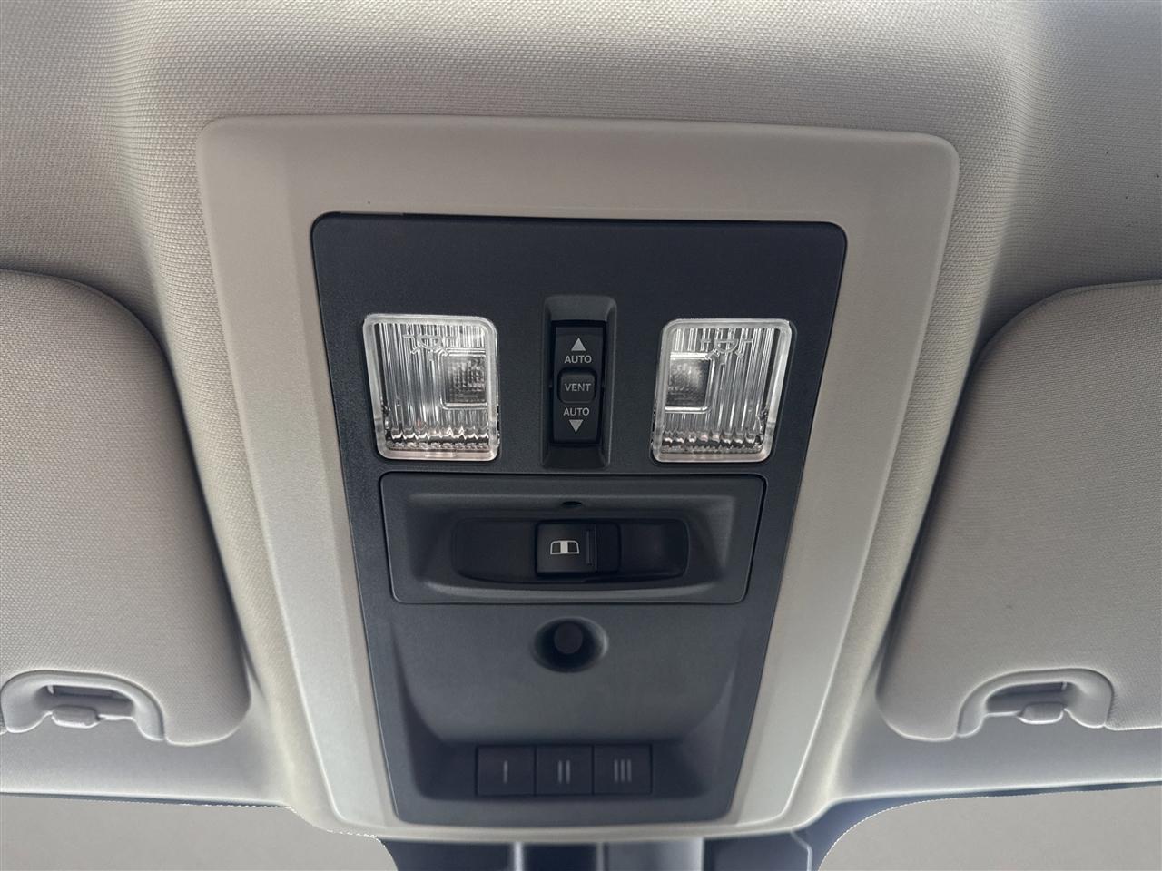 RAM 1500 4WD Crew Cab 140.5" Sport 2017