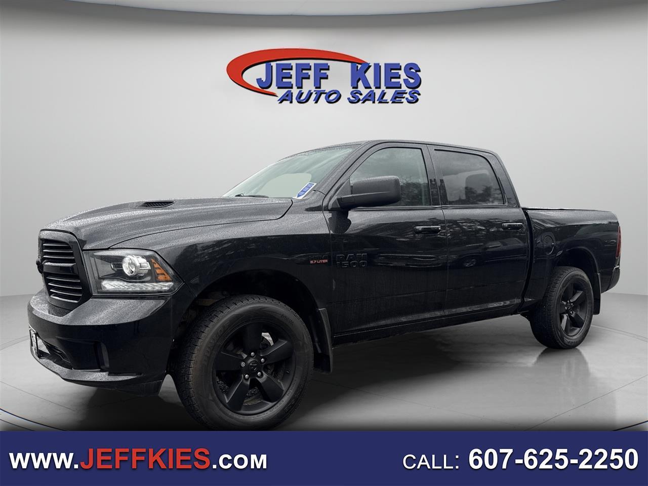 RAM 1500 4WD Crew Cab 140.5" Sport 2017