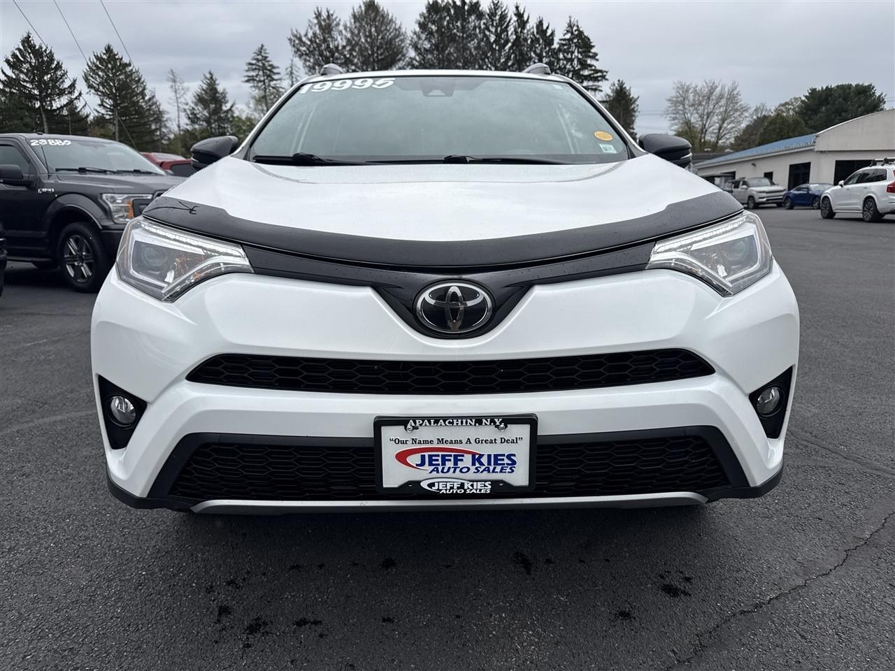Toyota RAV4 SE AWD (Natl) 2017