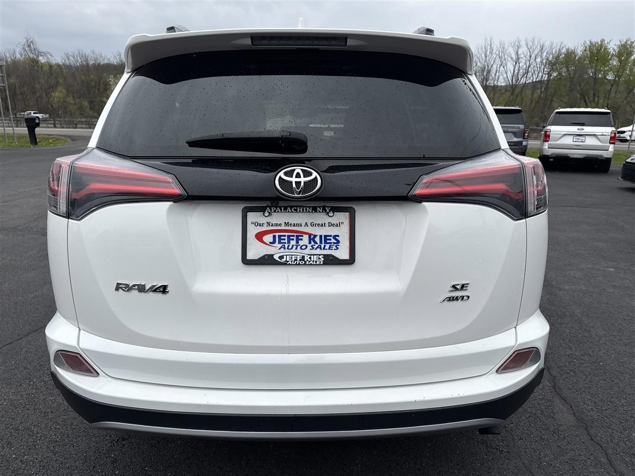 Toyota RAV4 SE AWD (Natl) 2017