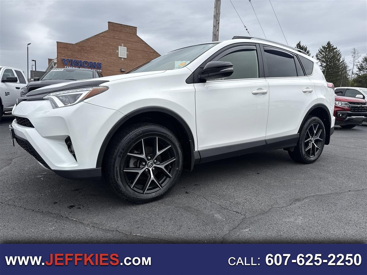 Toyota RAV4 SE AWD (Natl) 2017