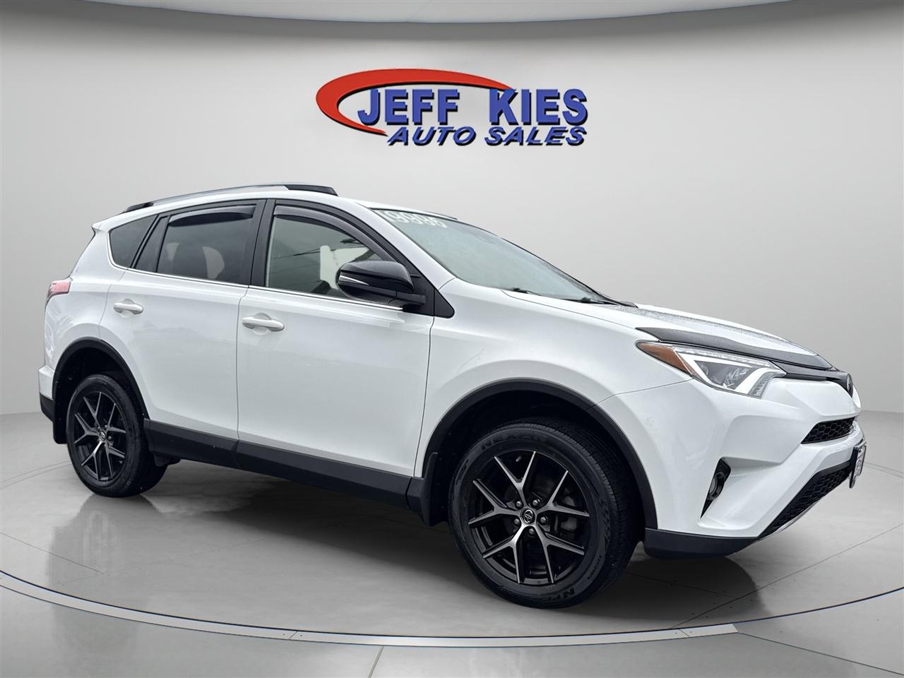Toyota RAV4 SE AWD (Natl) 2017