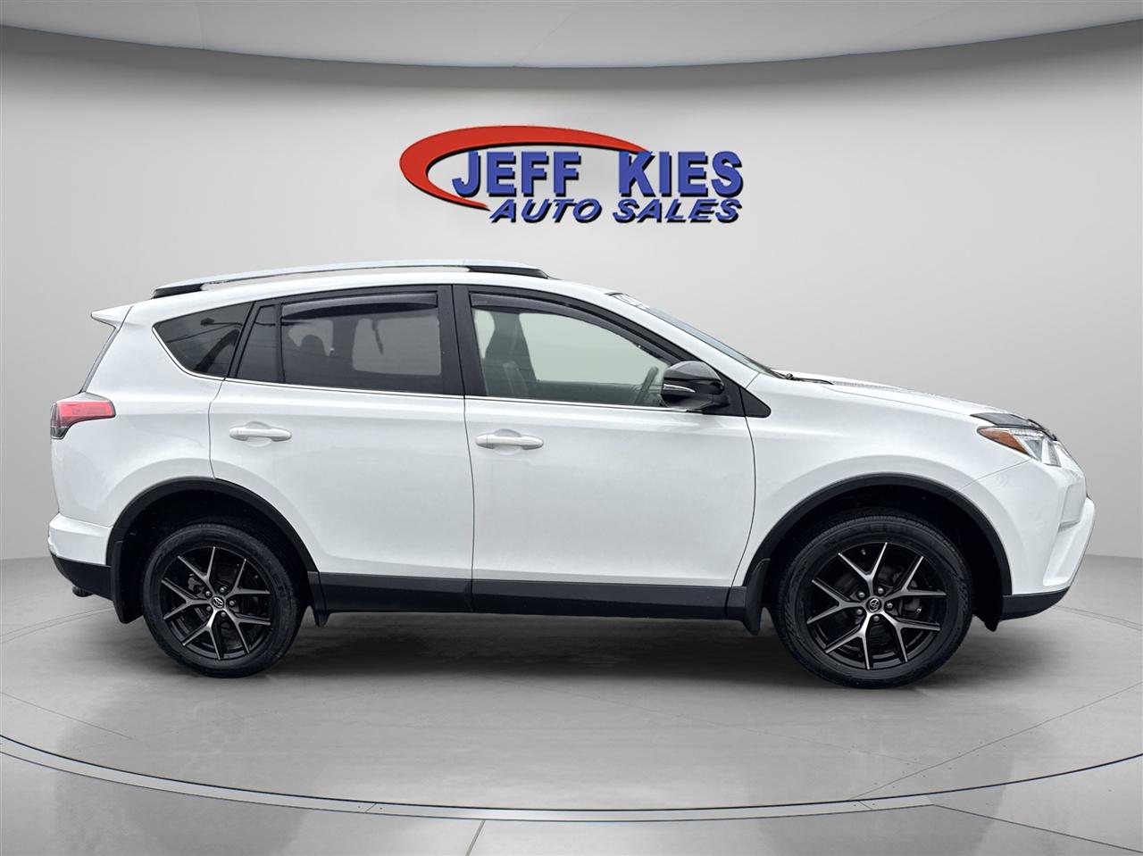 Toyota RAV4 SE AWD (Natl) 2017