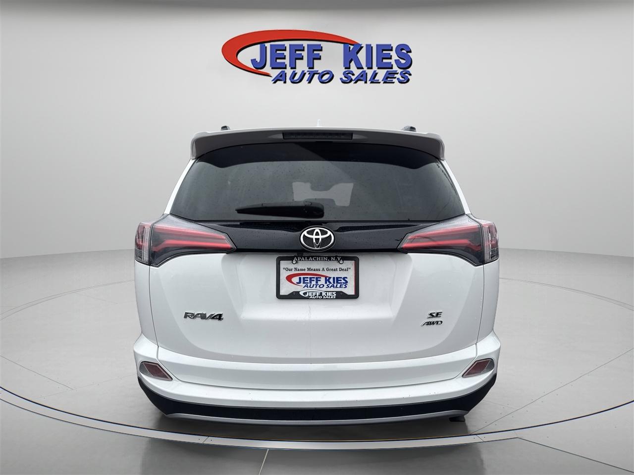Toyota RAV4 SE AWD (Natl) 2017