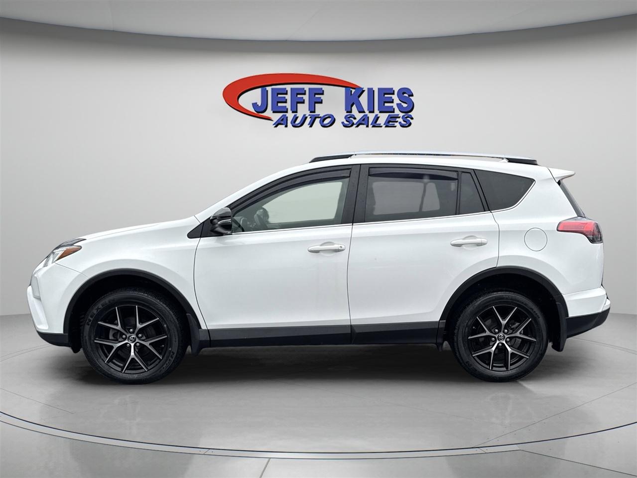 Toyota RAV4 SE AWD (Natl) 2017