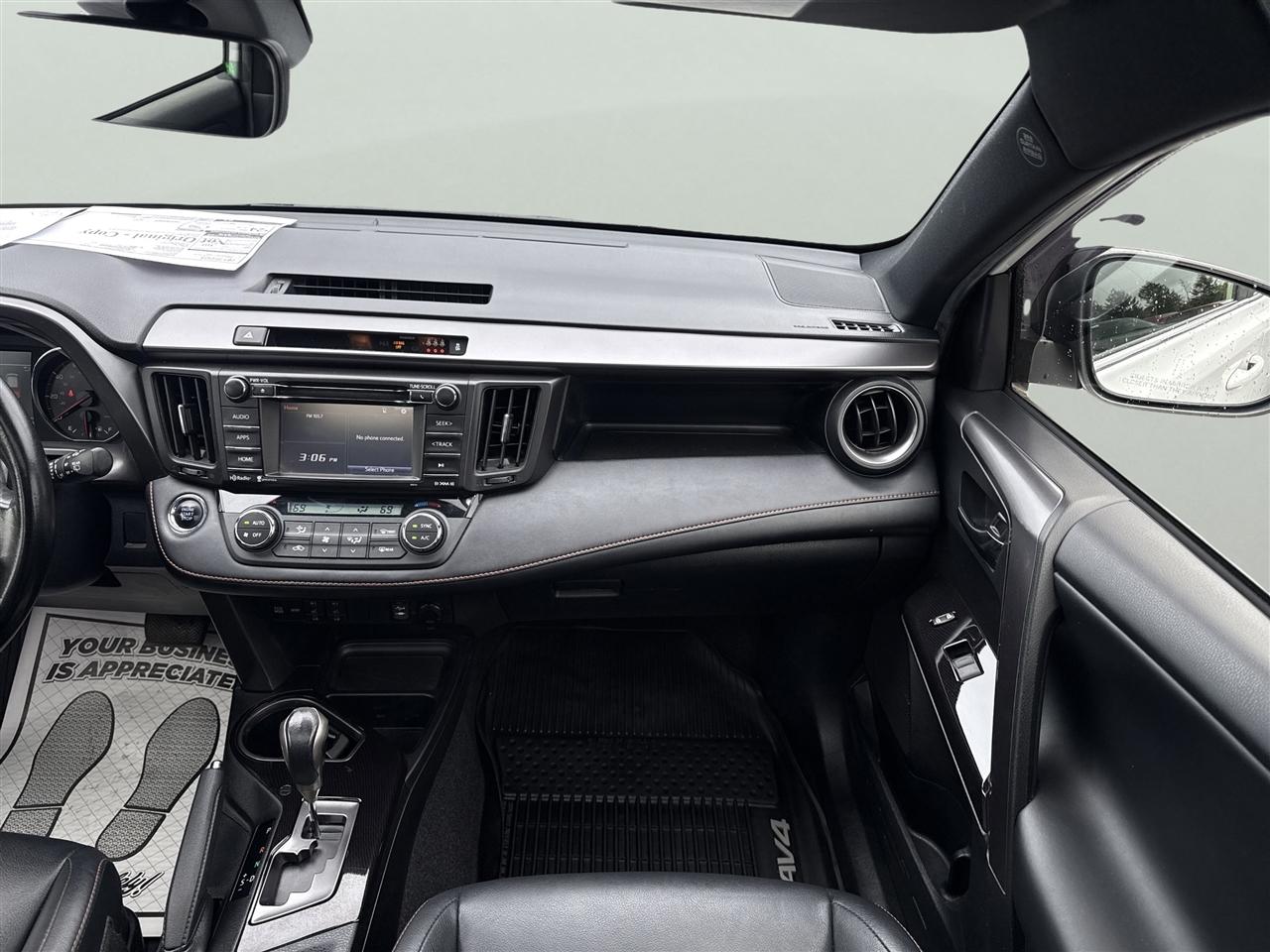 Toyota RAV4 SE AWD (Natl) 2017