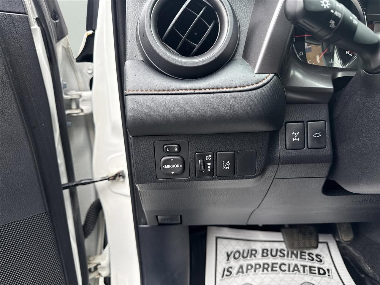Toyota RAV4 SE AWD (Natl) 2017