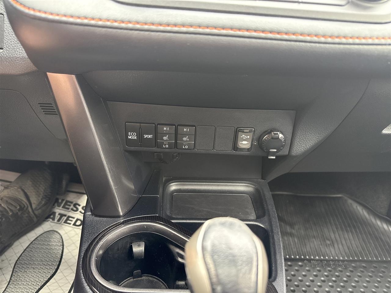 Toyota RAV4 SE AWD (Natl) 2017