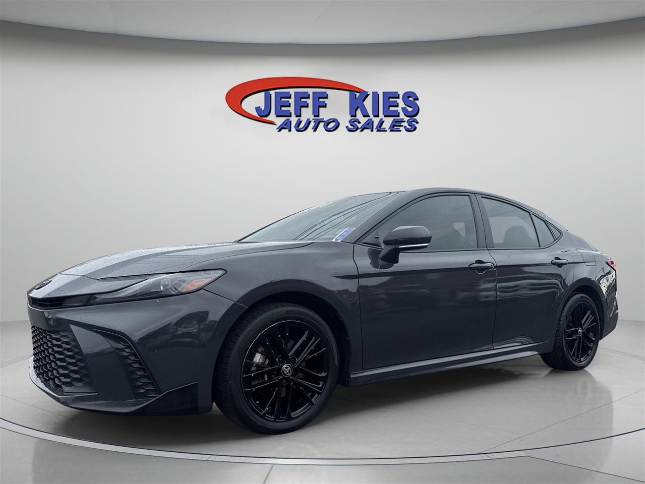 Toyota Camry XLE AWD (Natl) 2025