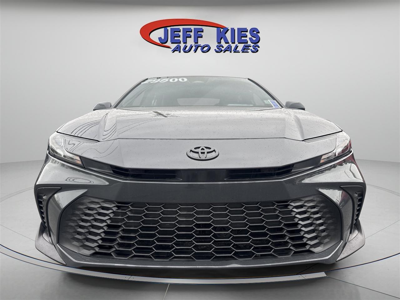 Toyota Camry XLE AWD (Natl) 2025