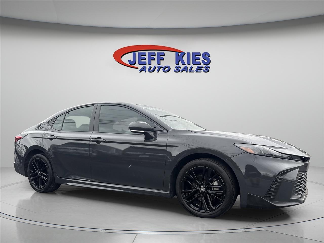 Toyota Camry XLE AWD (Natl) 2025