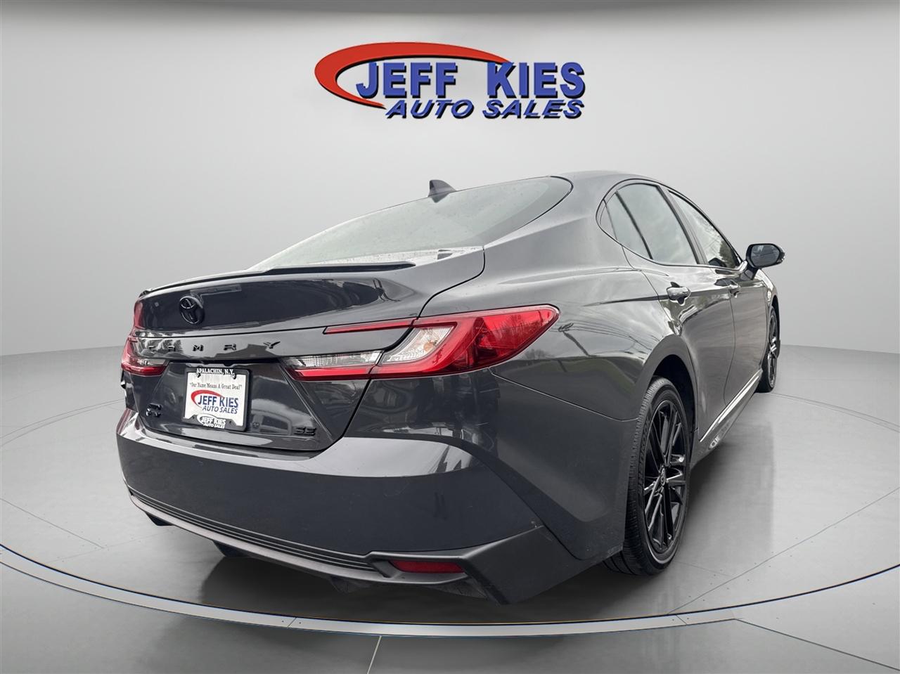 Toyota Camry XLE AWD (Natl) 2025