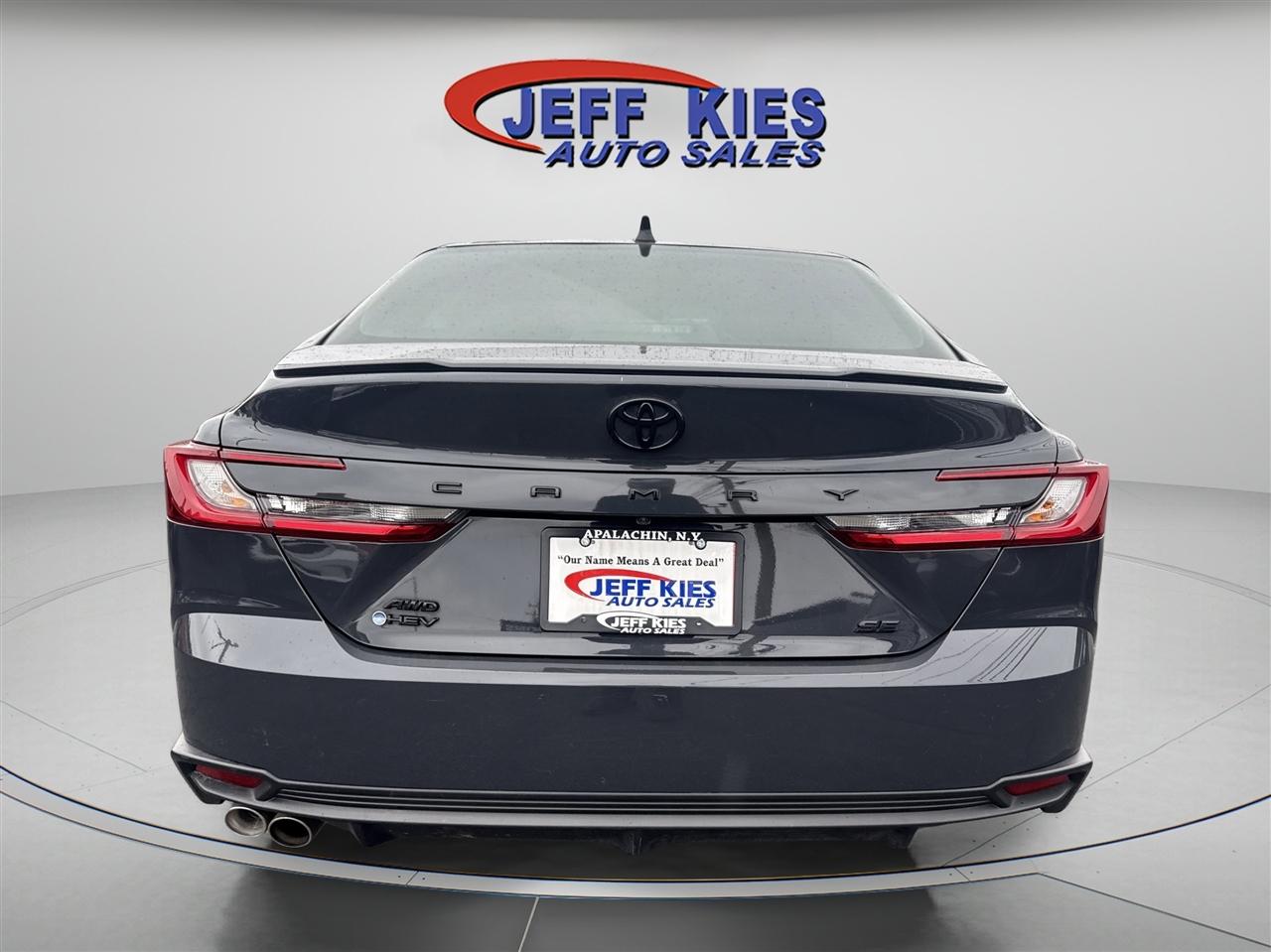 Toyota Camry XLE AWD (Natl) 2025