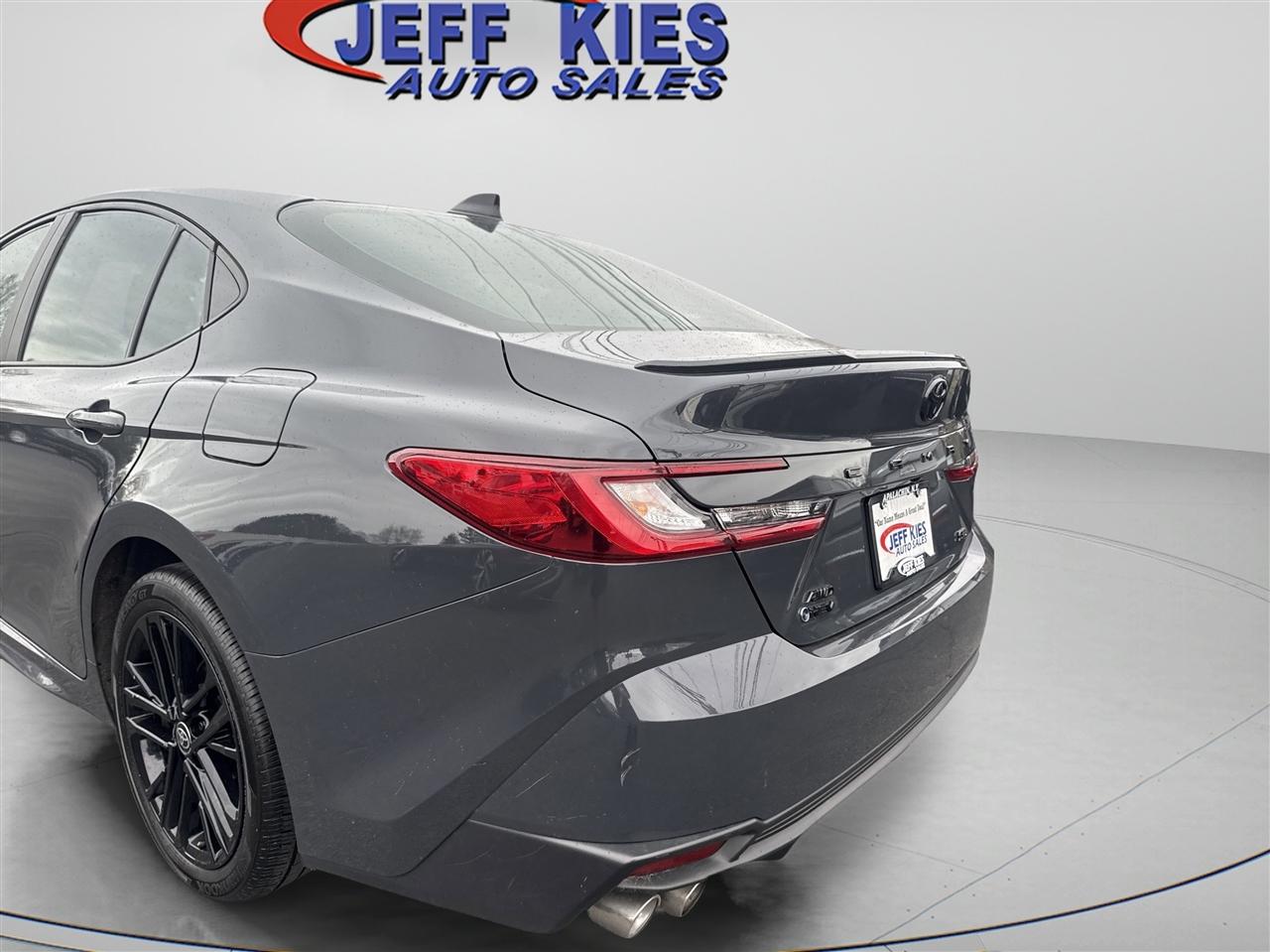 Toyota Camry XLE AWD (Natl) 2025