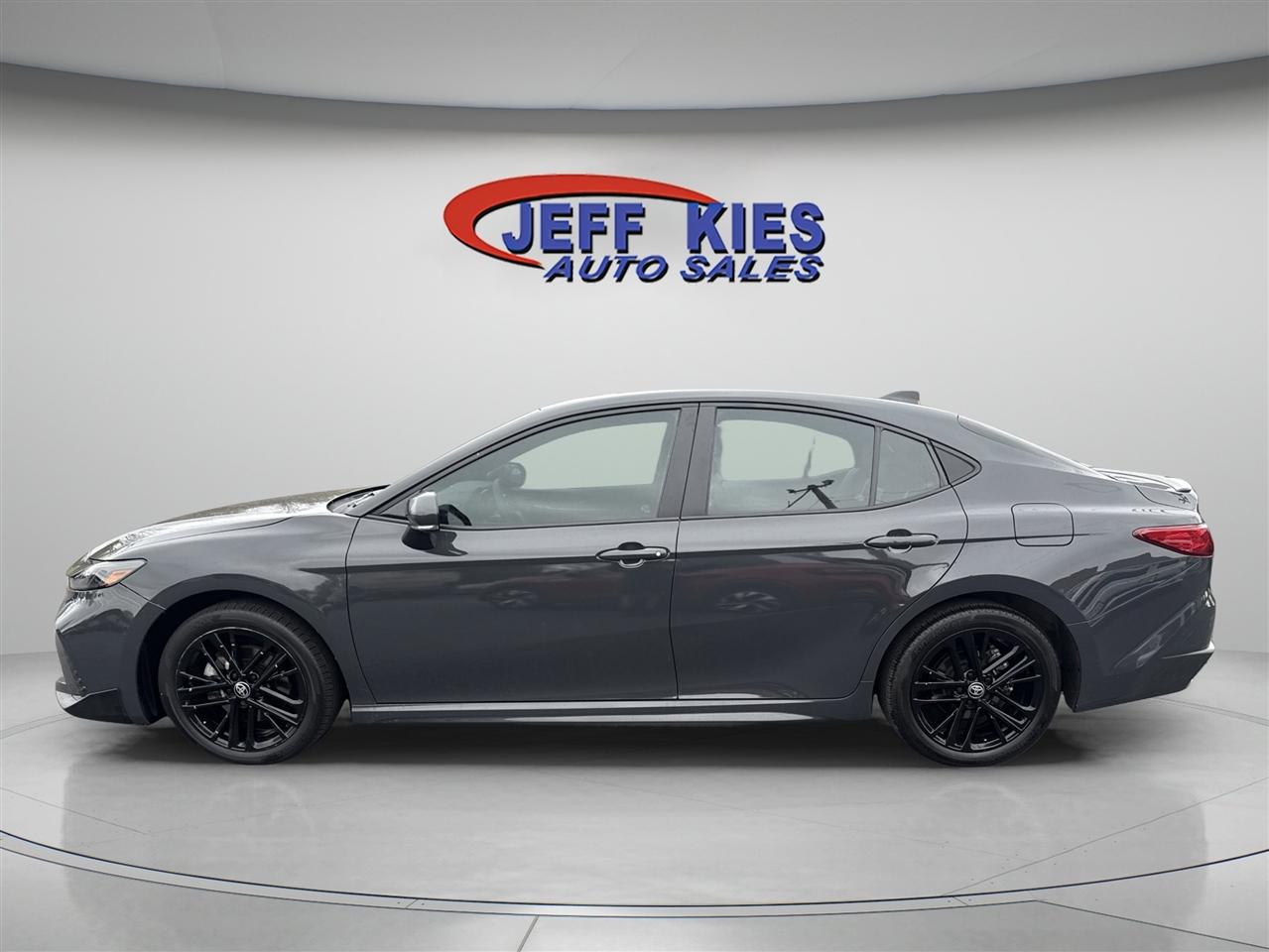 Toyota Camry XLE AWD (Natl) 2025