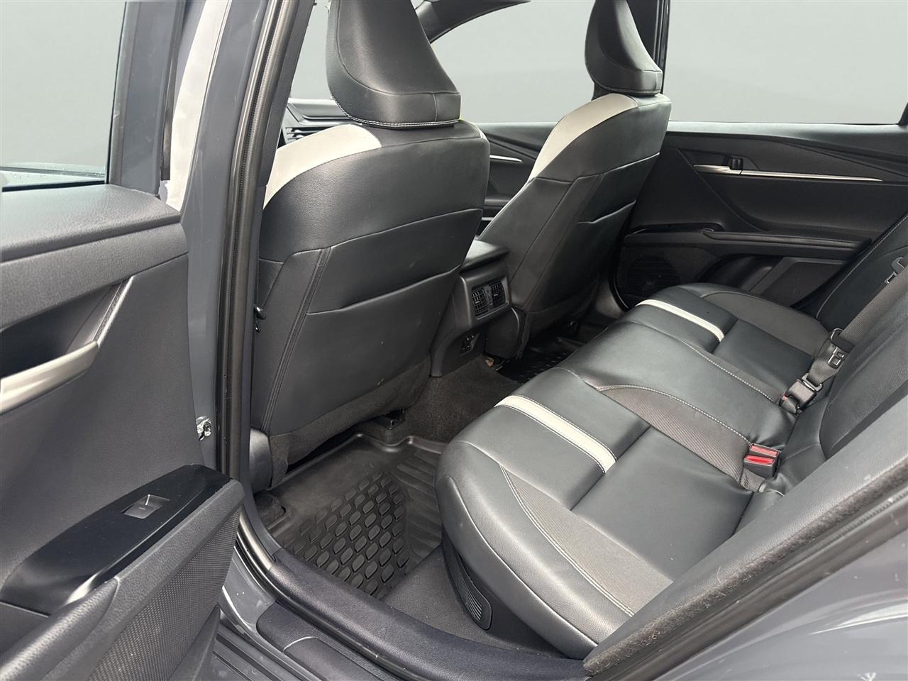 Toyota Camry XLE AWD (Natl) 2025