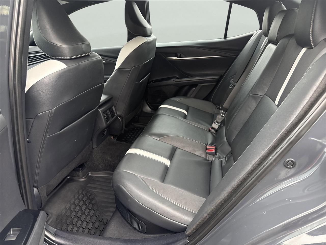 Toyota Camry XLE AWD (Natl) 2025