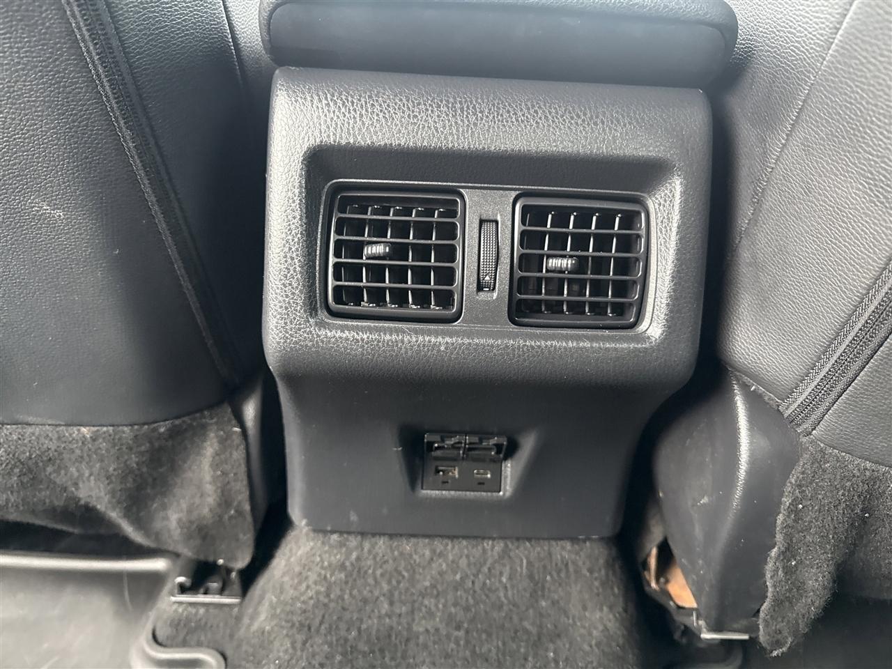 Toyota Camry XLE AWD (Natl) 2025