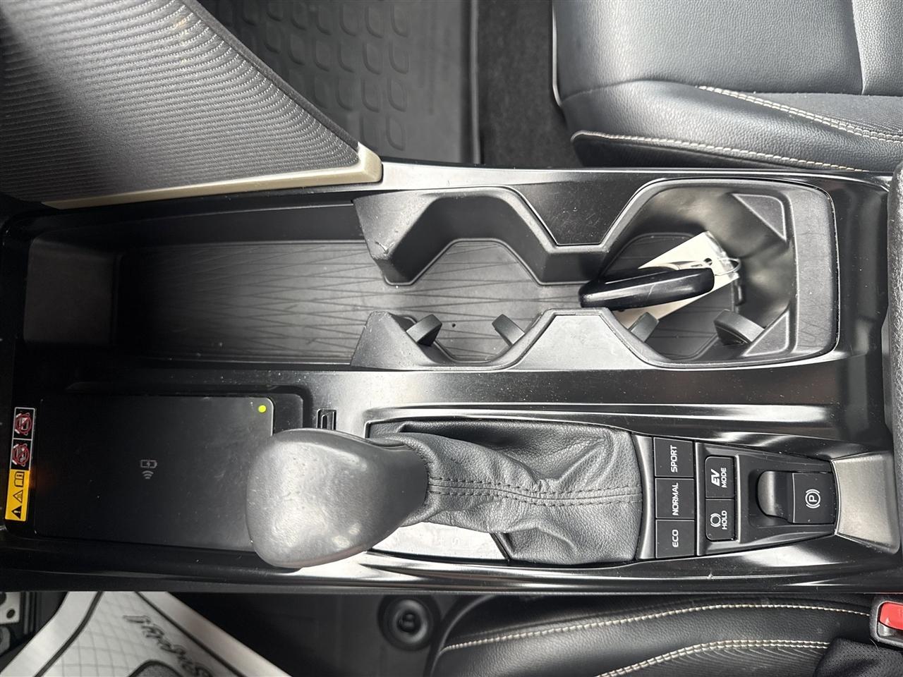 Toyota Camry XLE AWD (Natl) 2025