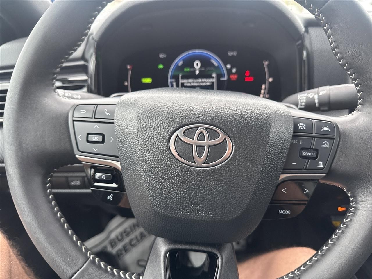 Toyota Camry XLE AWD (Natl) 2025