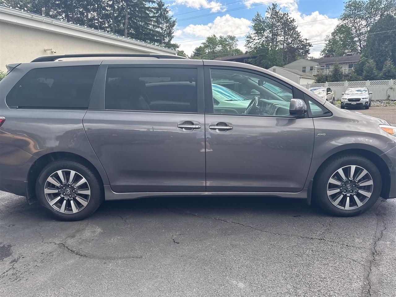 Toyota Sienna Limited Premium AWD 7-Passenger (Natl) 2020