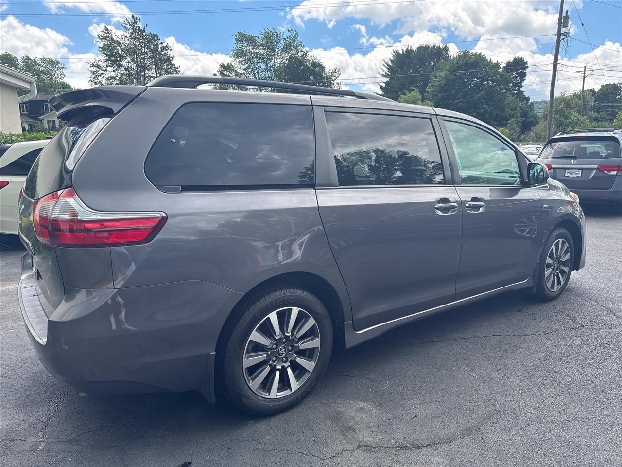 Toyota Sienna Limited Premium AWD 7-Passenger (Natl) 2020