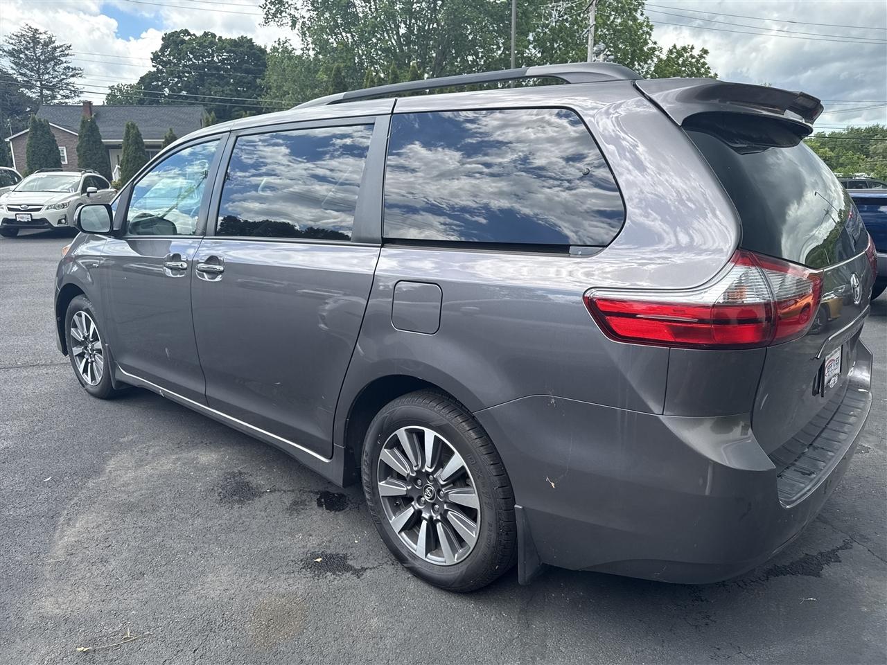 Toyota Sienna Limited Premium AWD 7-Passenger (Natl) 2020