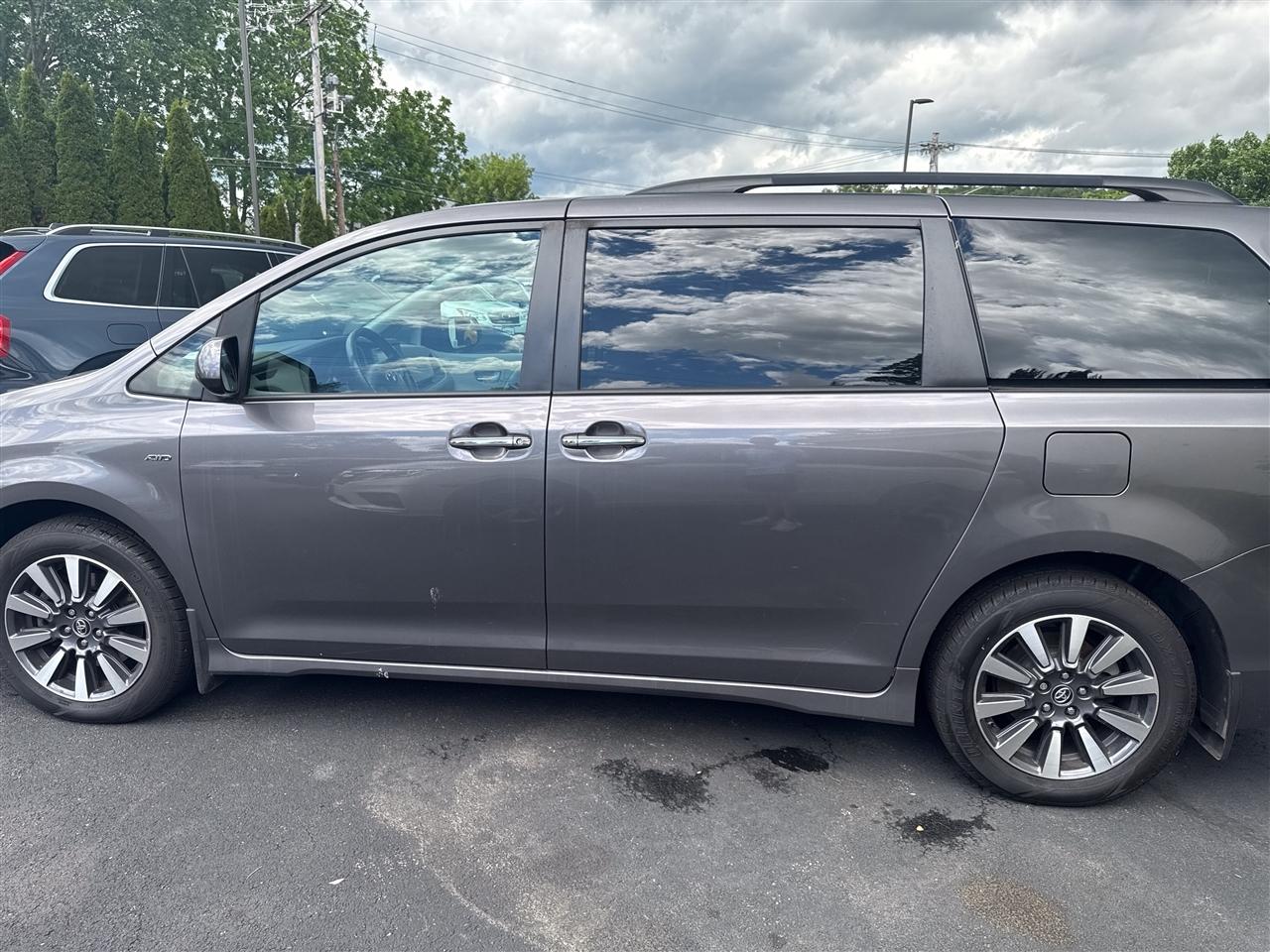 Toyota Sienna Limited Premium AWD 7-Passenger (Natl) 2020