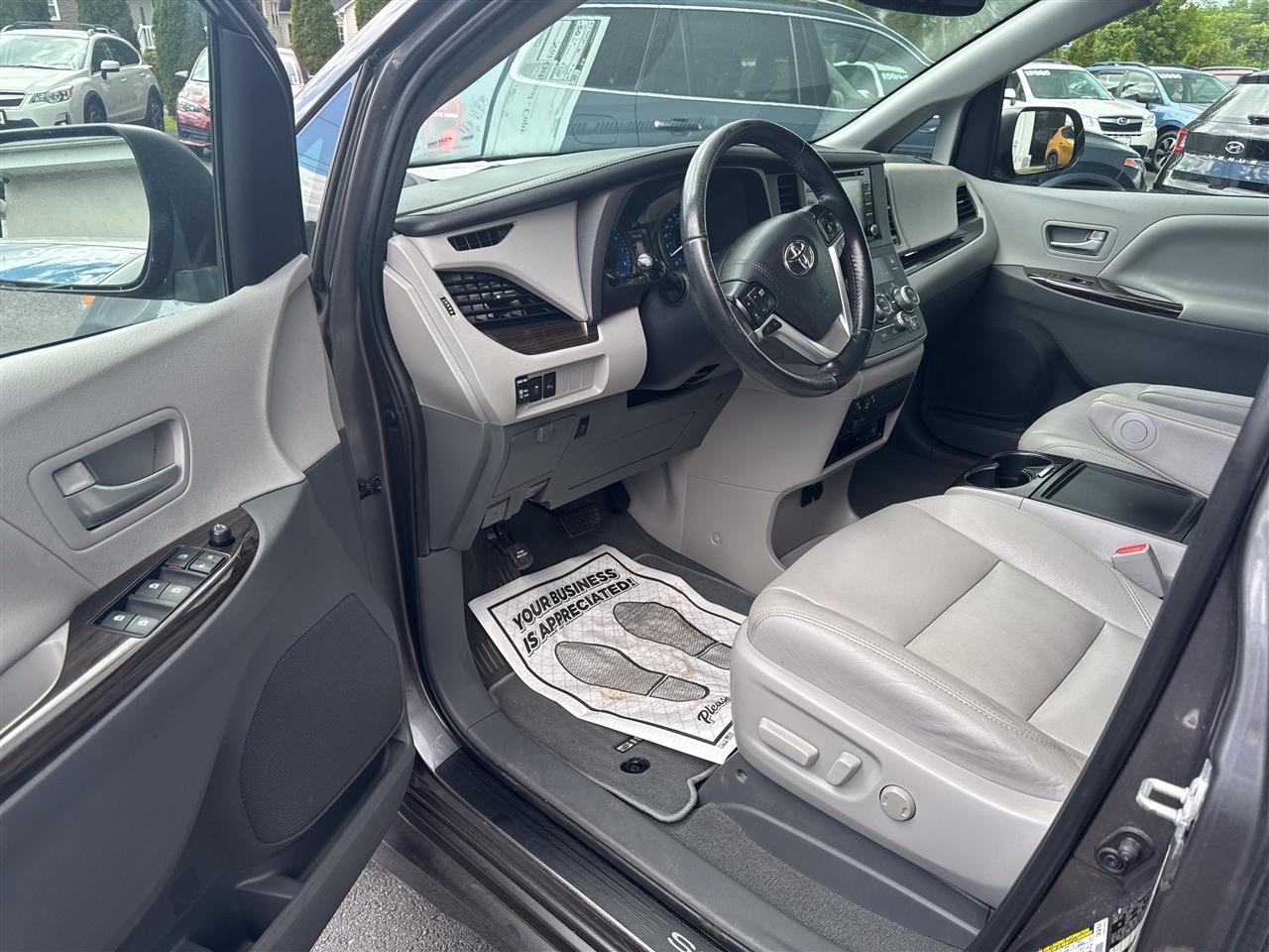 Toyota Sienna Limited Premium AWD 7-Passenger (Natl) 2020