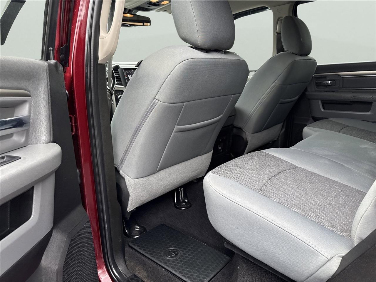 RAM 3500 SLT 4x4 Crew Cab 6'4" Box 2018