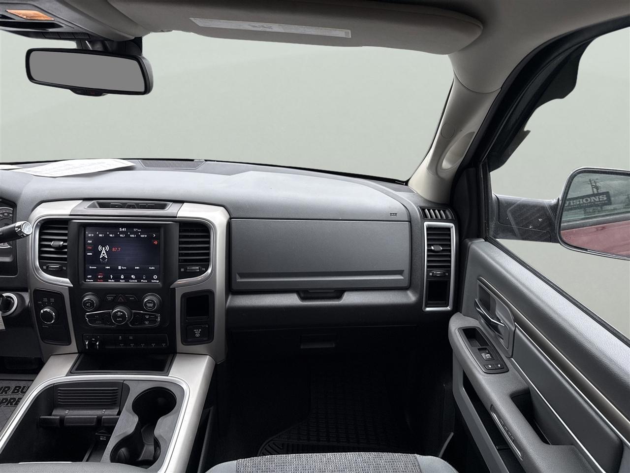 RAM 3500 SLT 4x4 Crew Cab 6'4" Box 2018