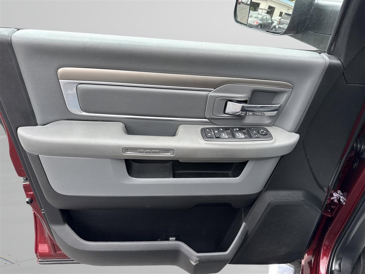 RAM 3500 SLT 4x4 Crew Cab 6'4" Box 2018