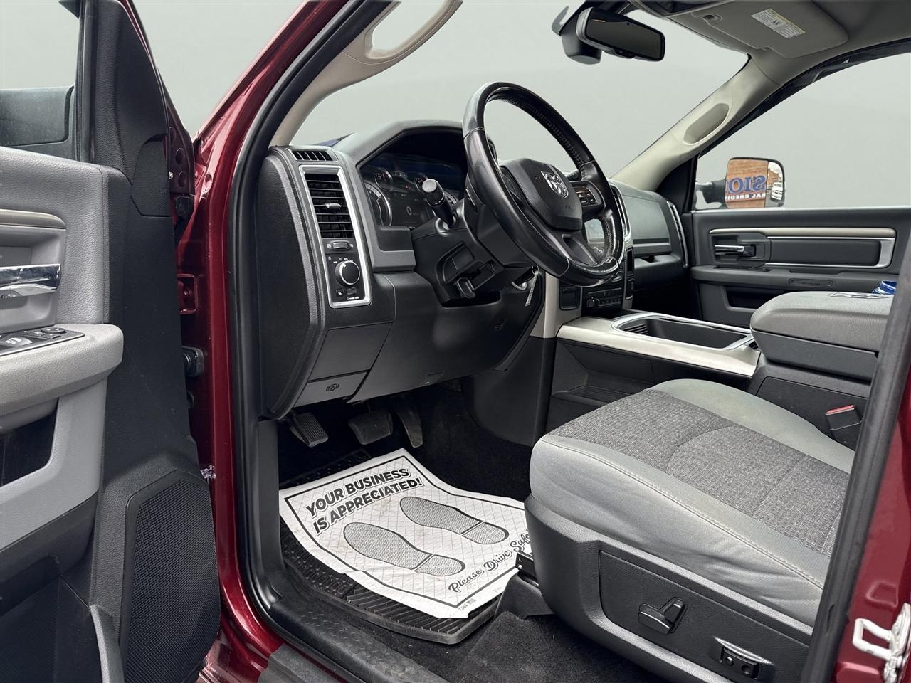 RAM 3500 SLT 4x4 Crew Cab 6'4" Box 2018