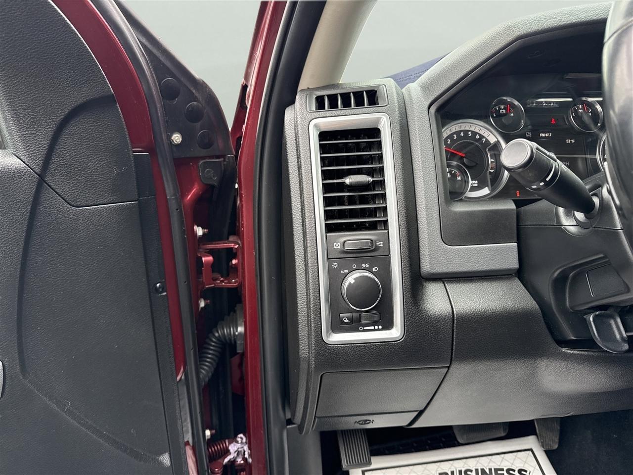 RAM 3500 SLT 4x4 Crew Cab 6'4" Box 2018